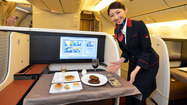 JAL ファーストクラス採用